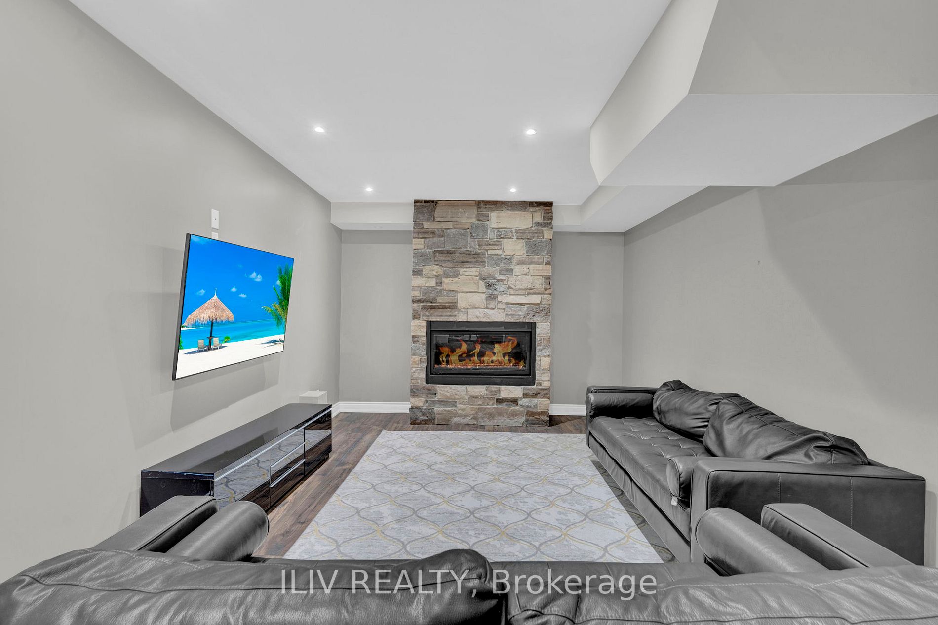 41 Country Club Cres