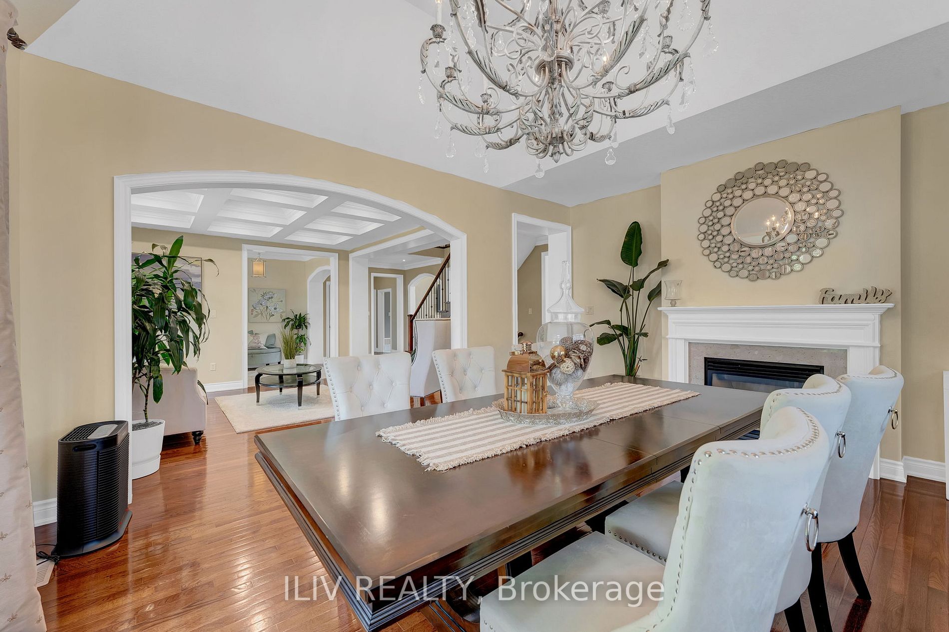 41 Country Club Cres