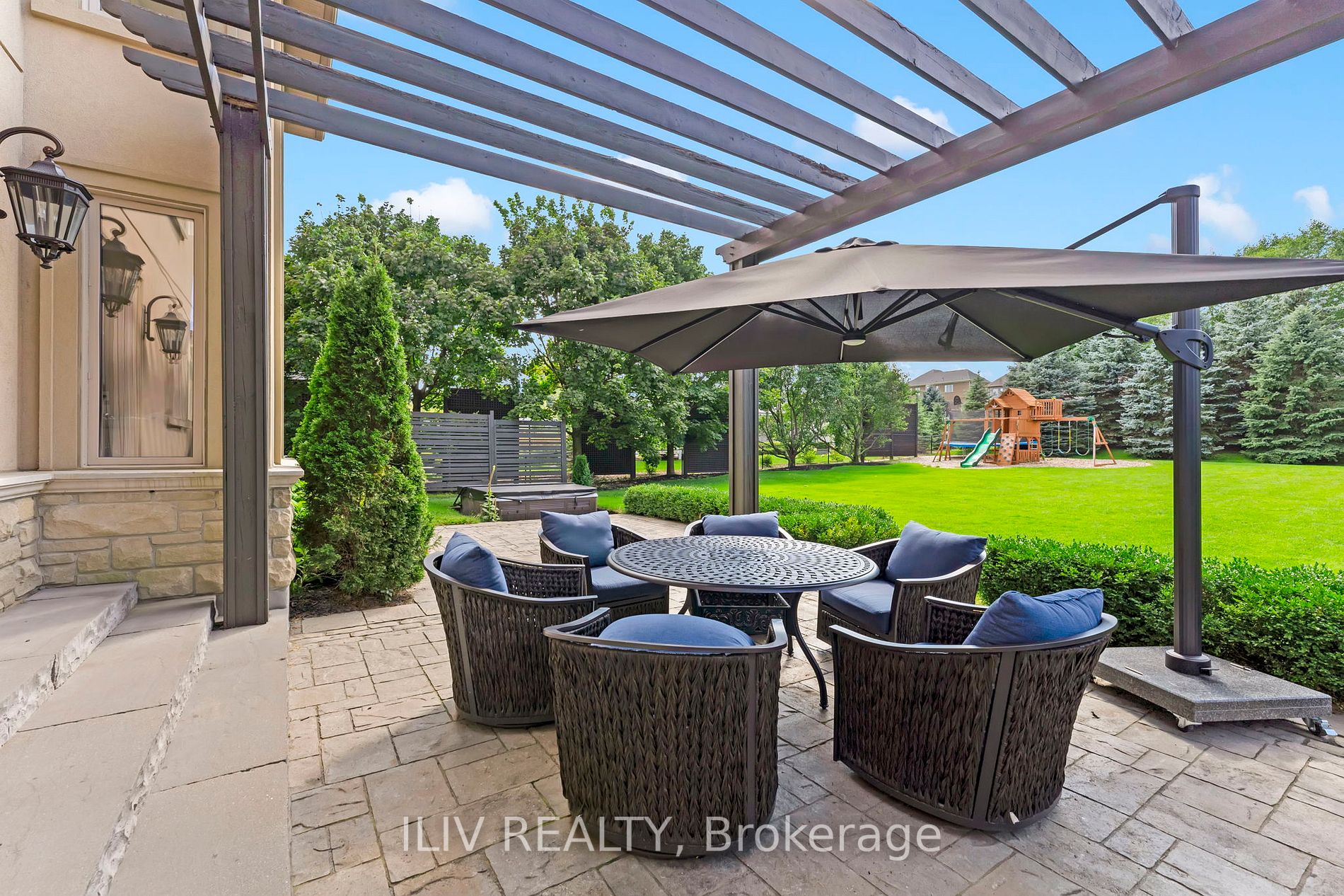 41 Country Club Cres