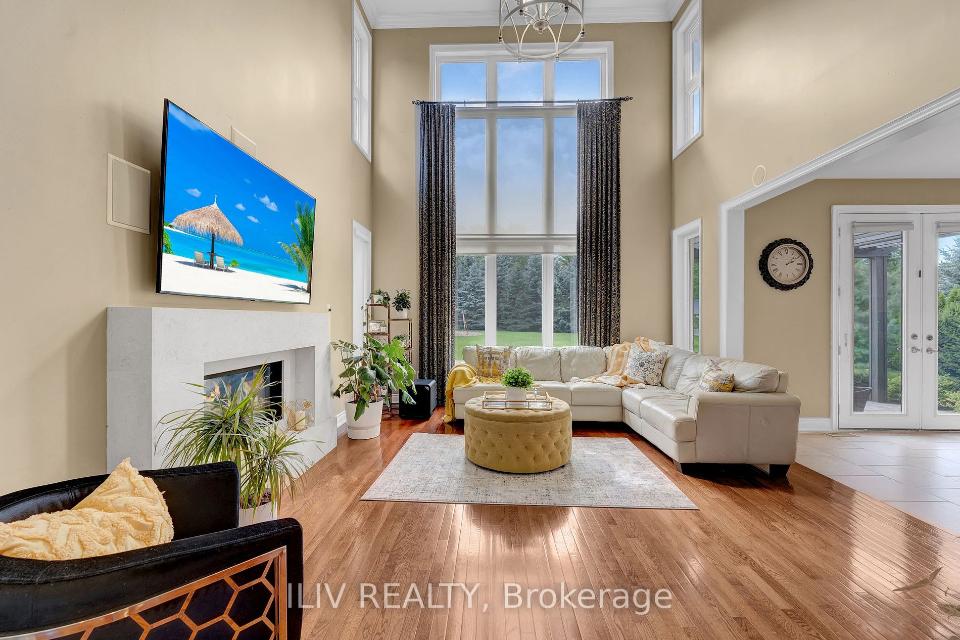 41 Country Club Cres