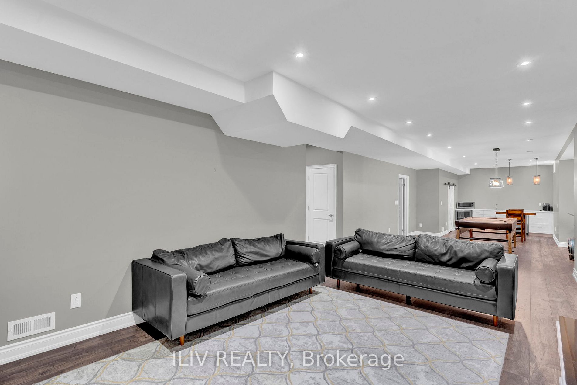 41 Country Club Cres