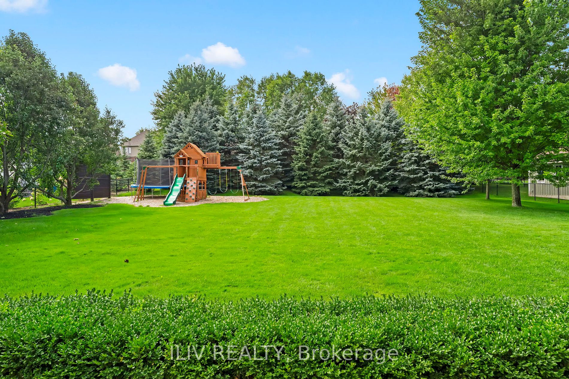 41 Country Club Cres
