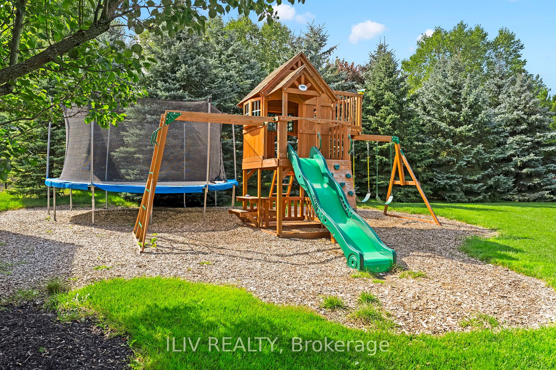 41 Country Club Cres