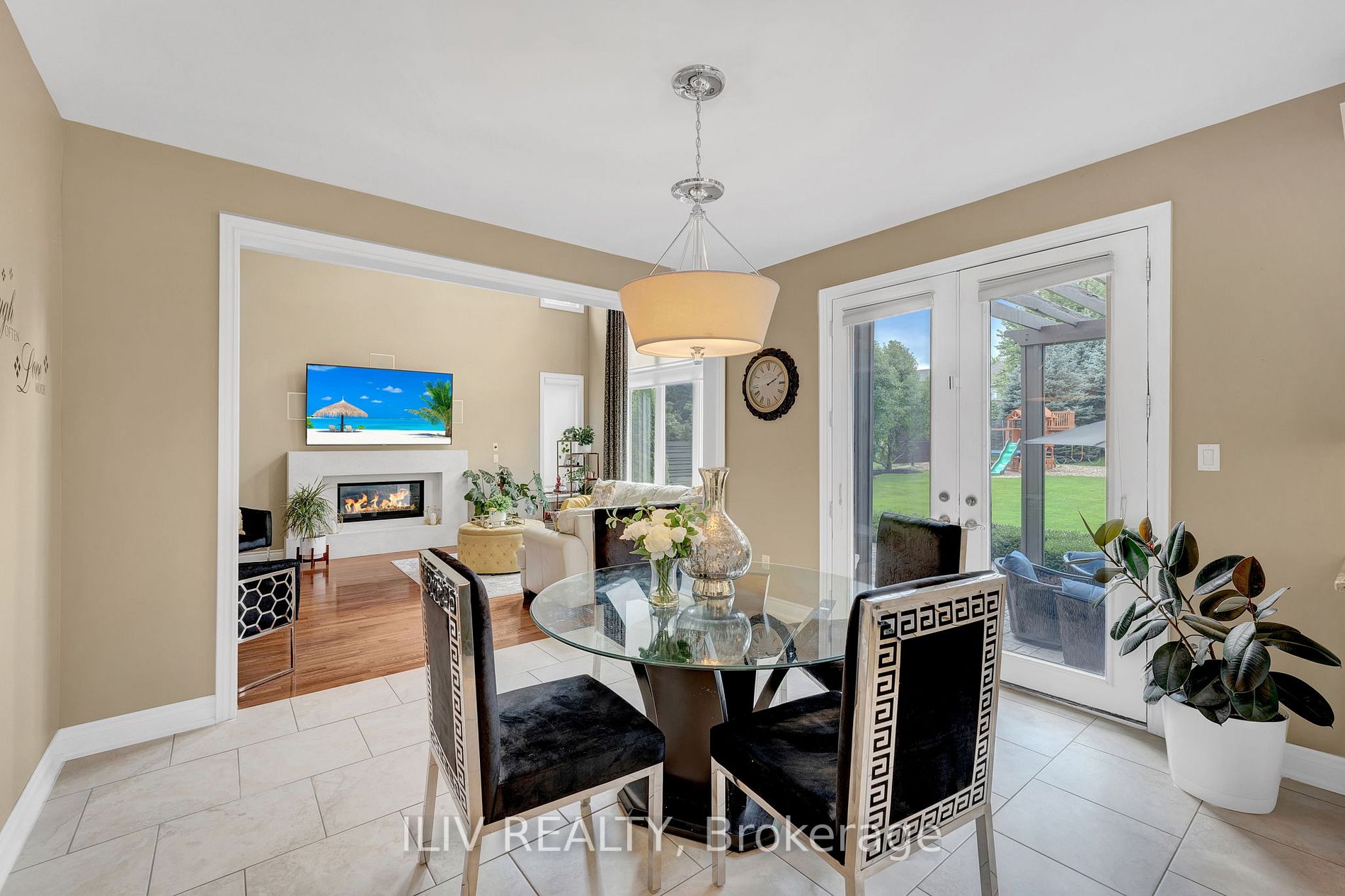 41 Country Club Cres