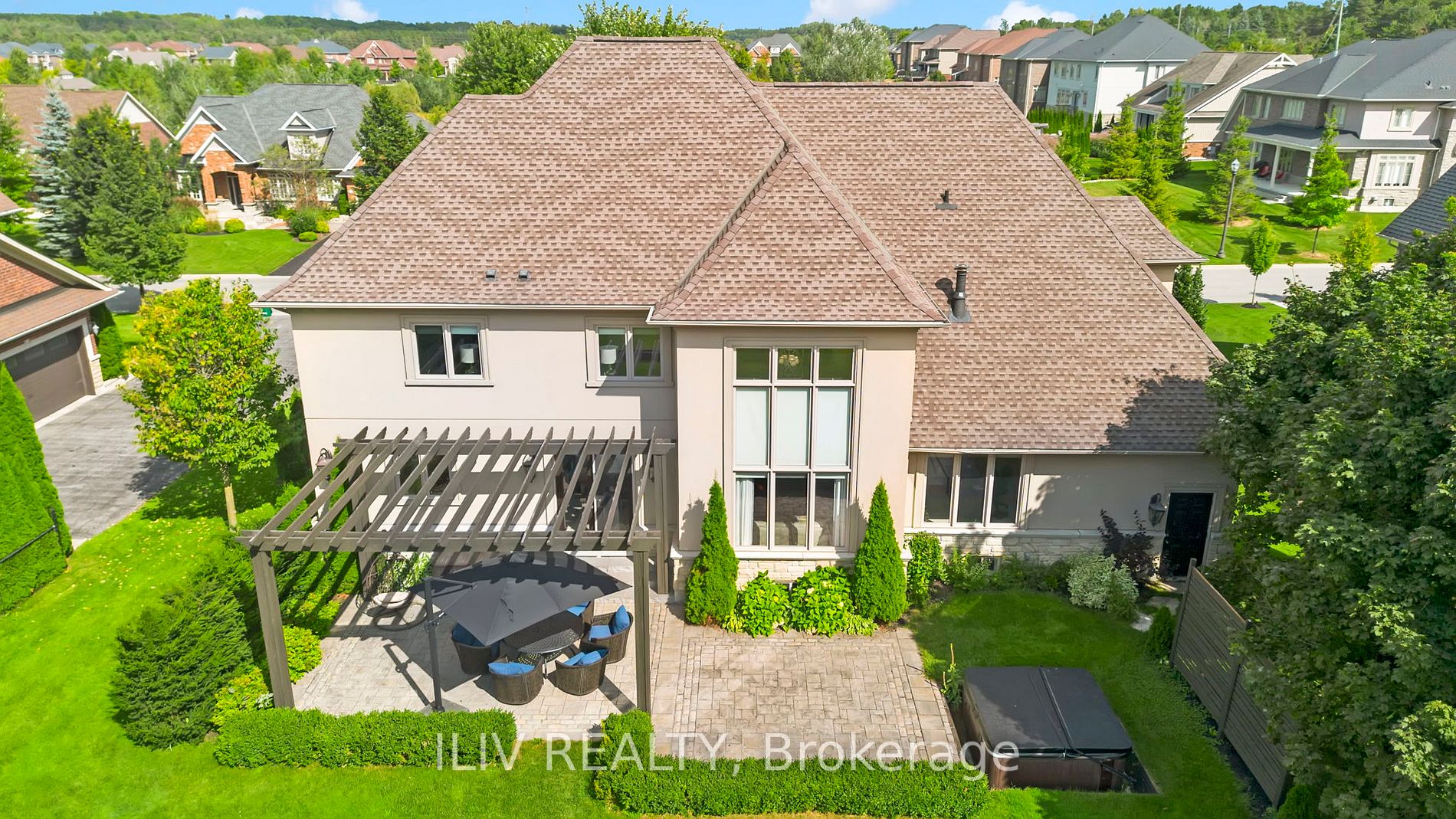 41 Country Club Cres