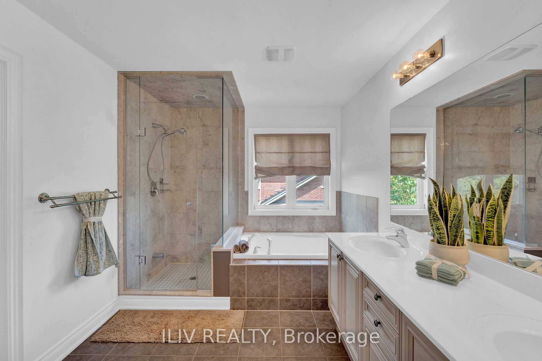 41 Country Club Cres