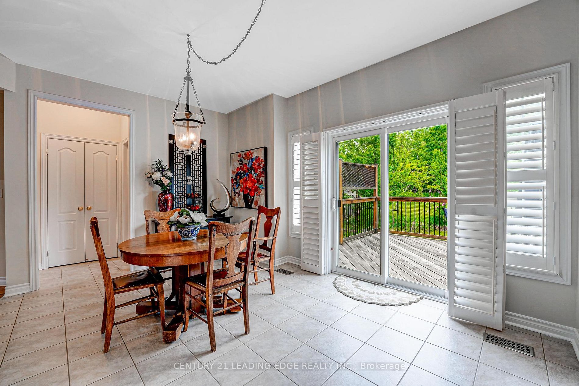 8 Tiger Lily St