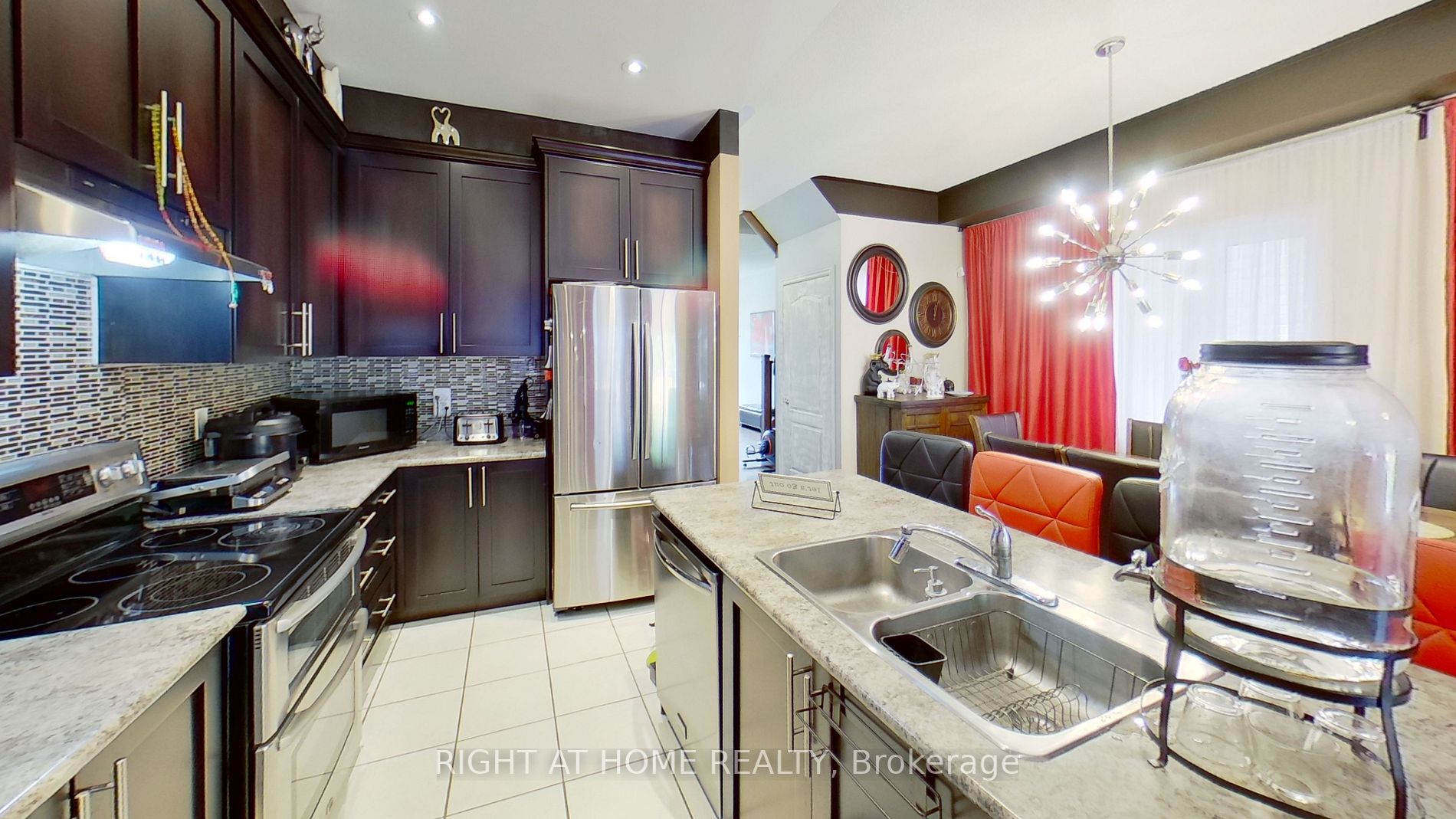 24 Donald Stewart Cres