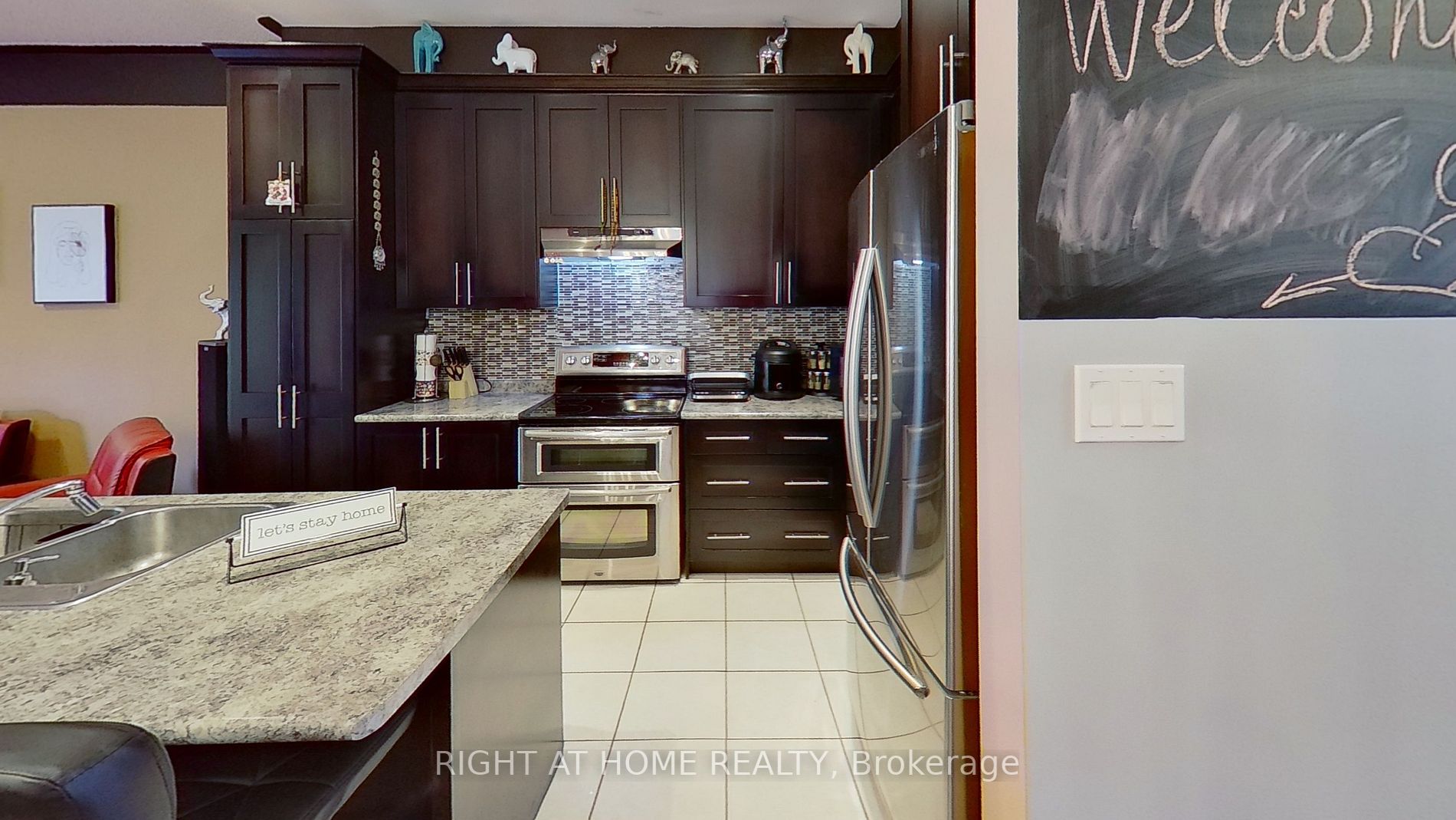 24 Donald Stewart Cres
