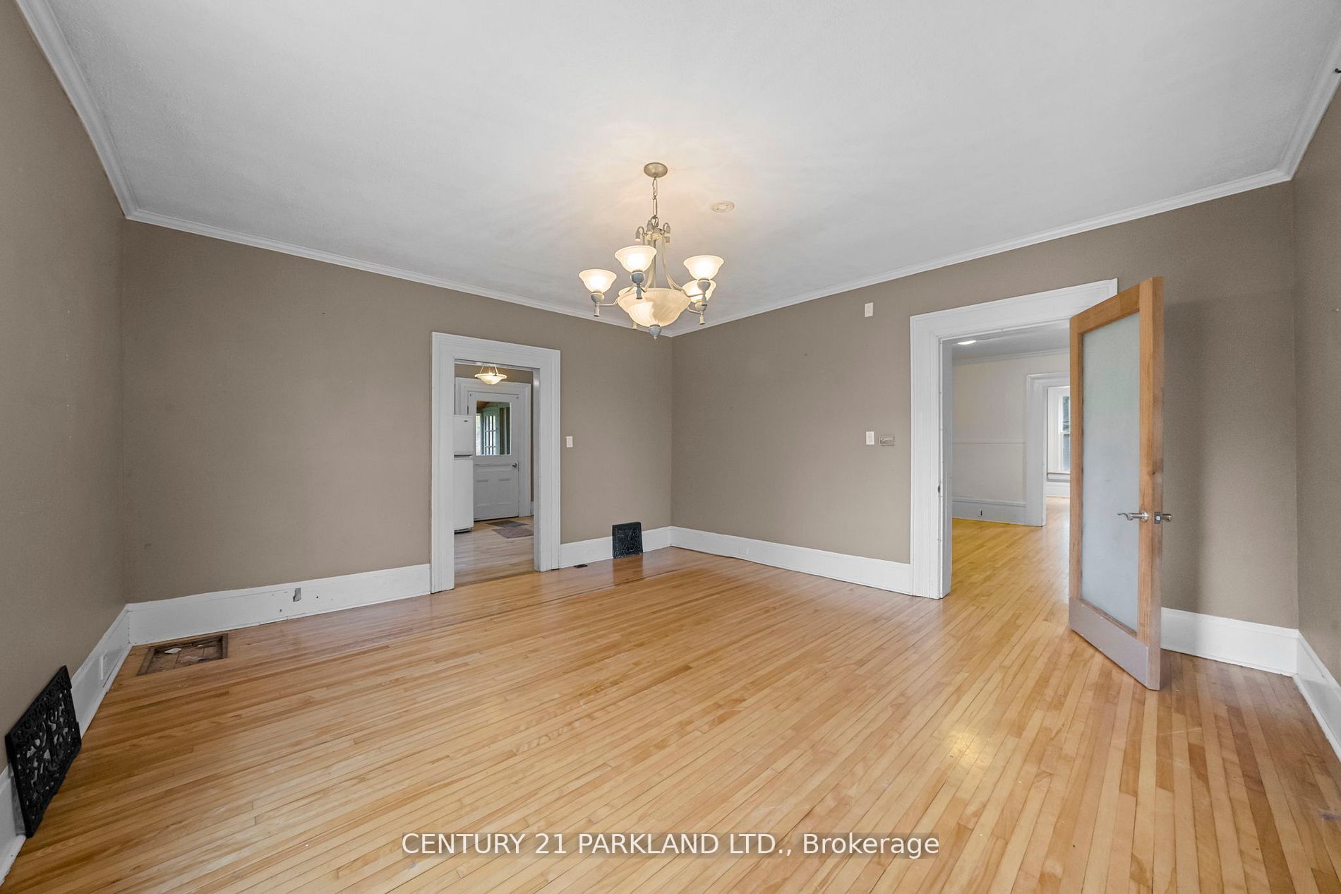 75 Main St S