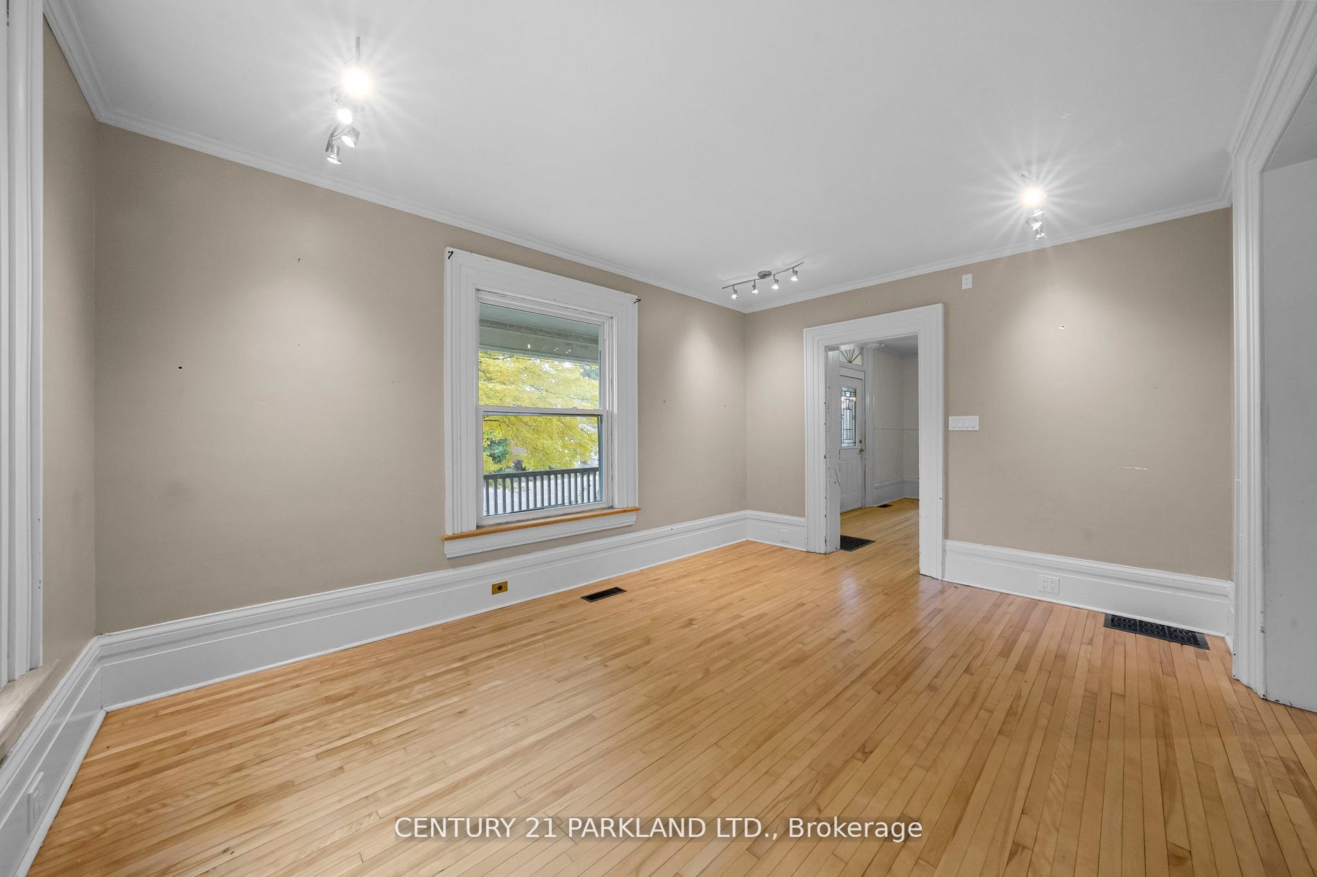 75 Main St S