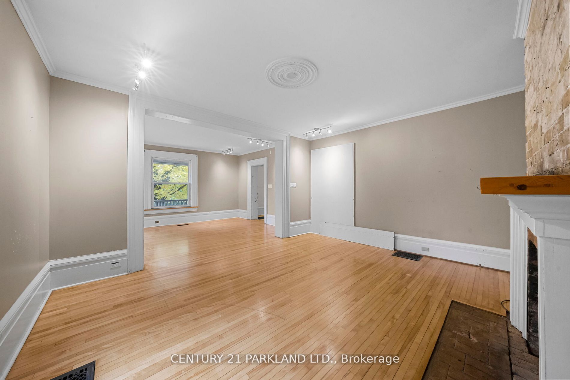 75 Main St S