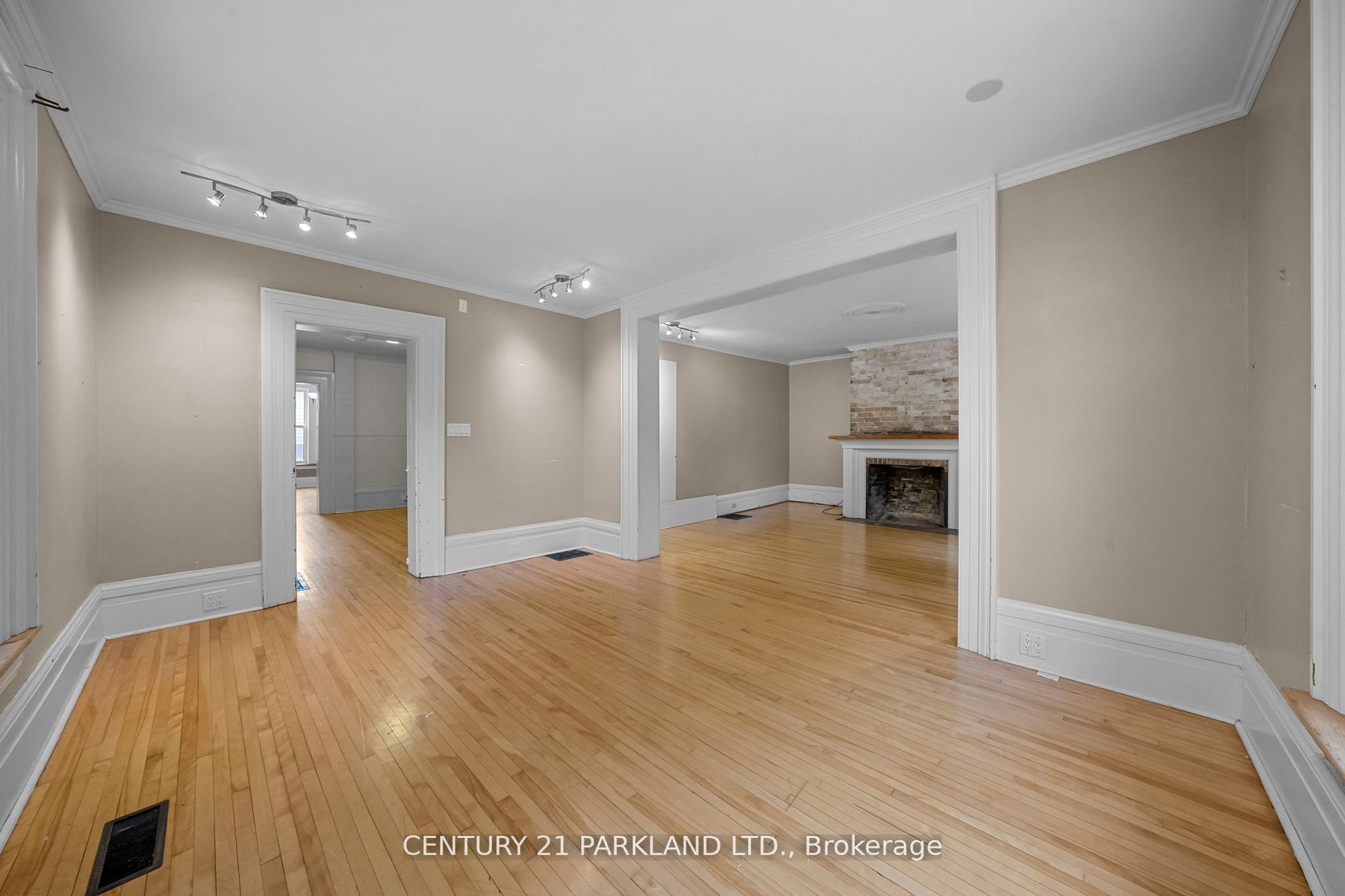 75 Main St S