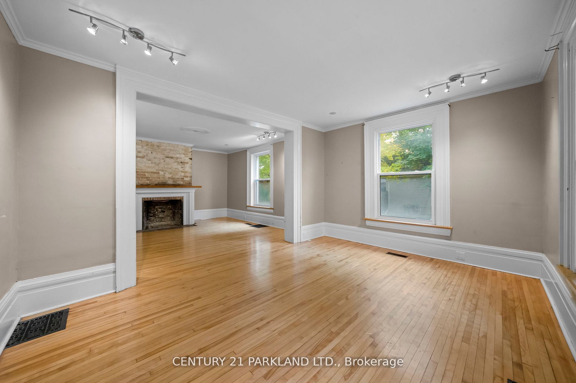75 Main St S