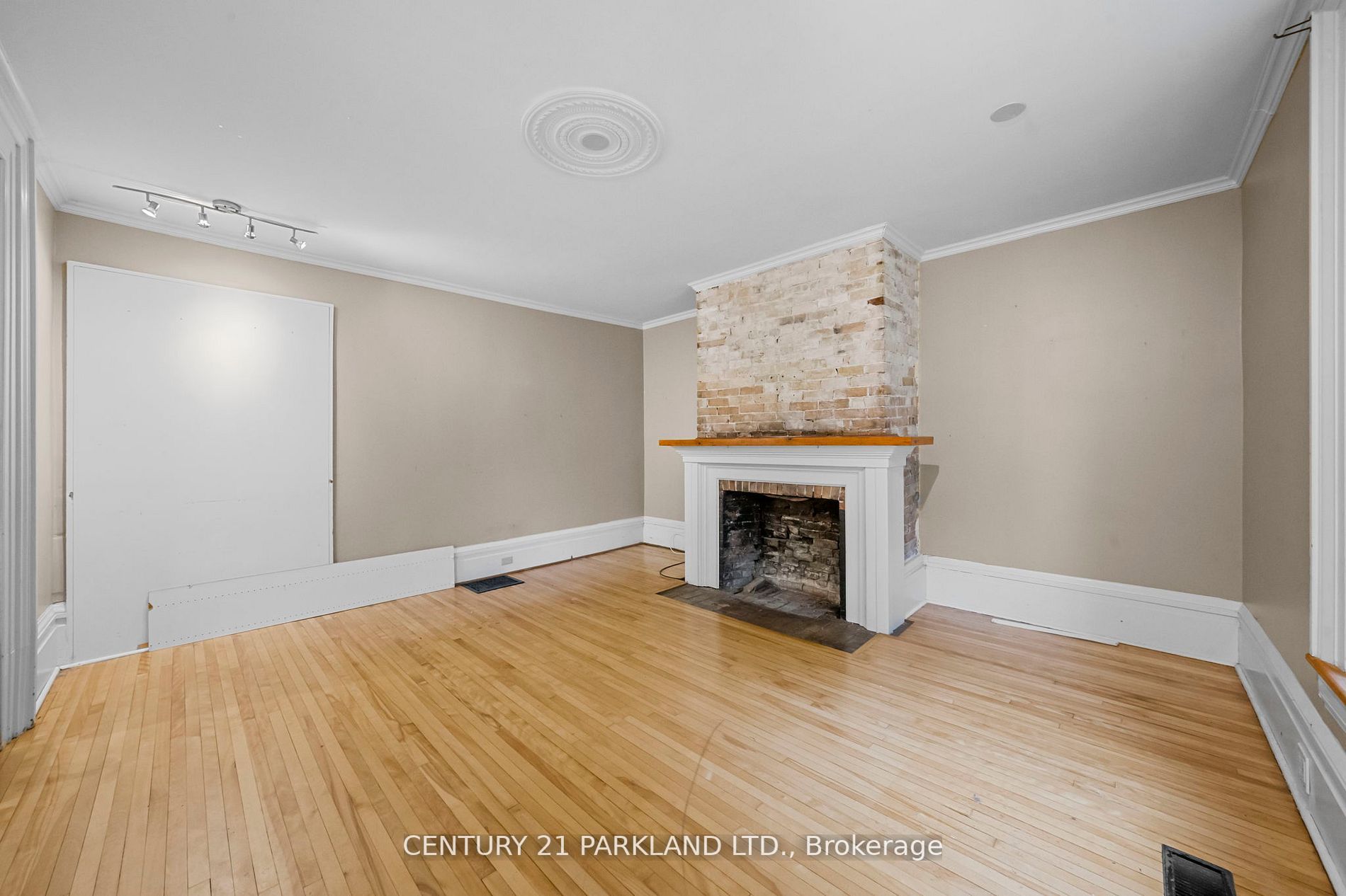 75 Main St S