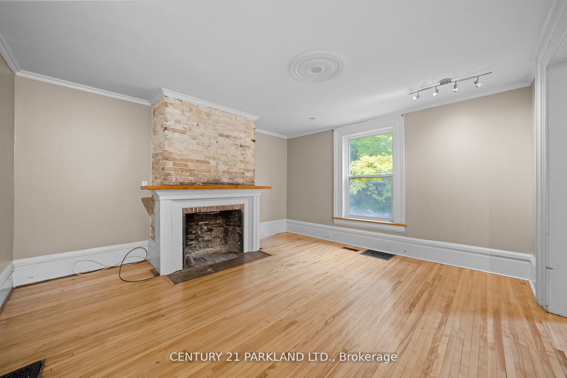 75 Main St S