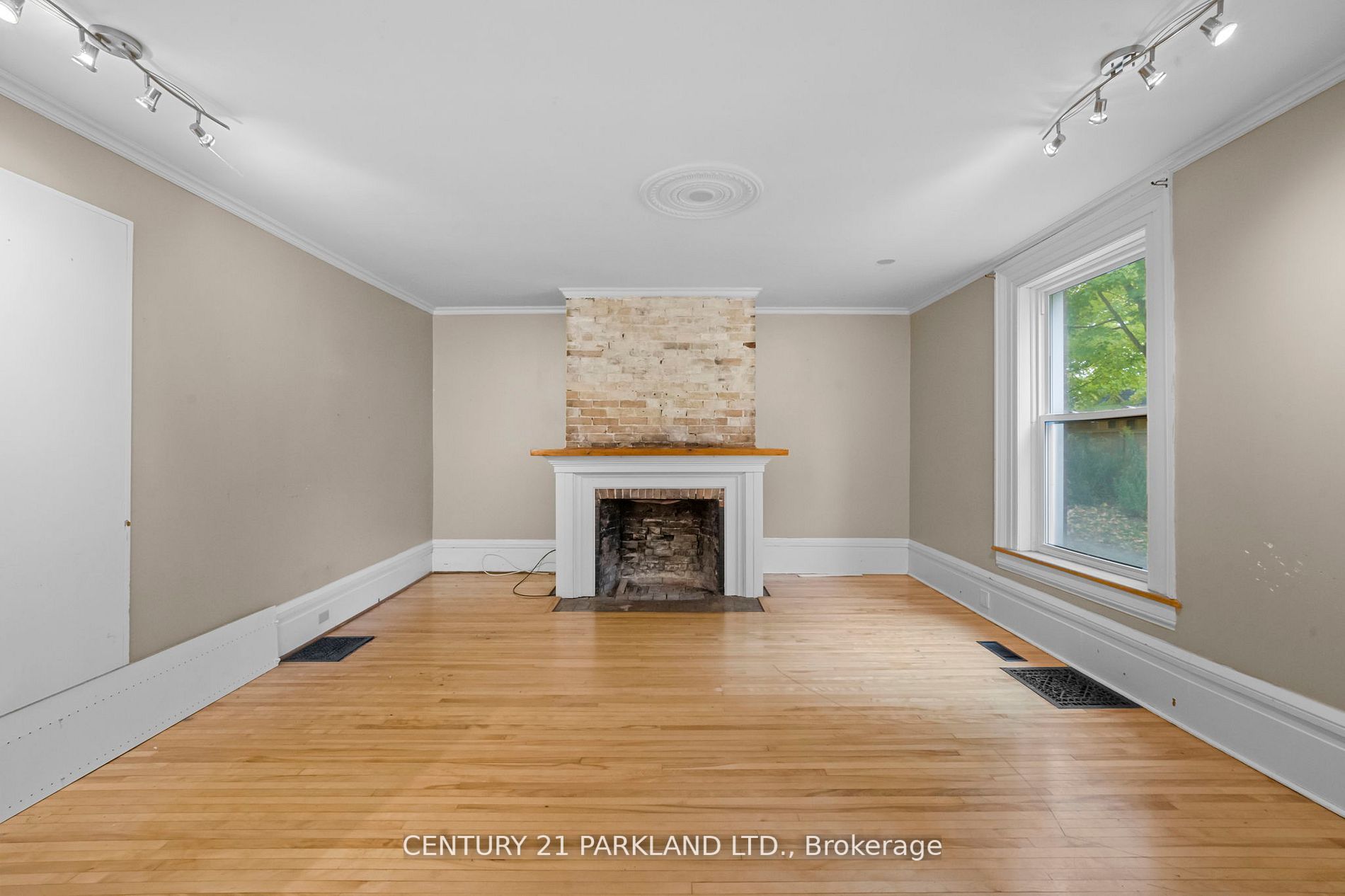 75 Main St S