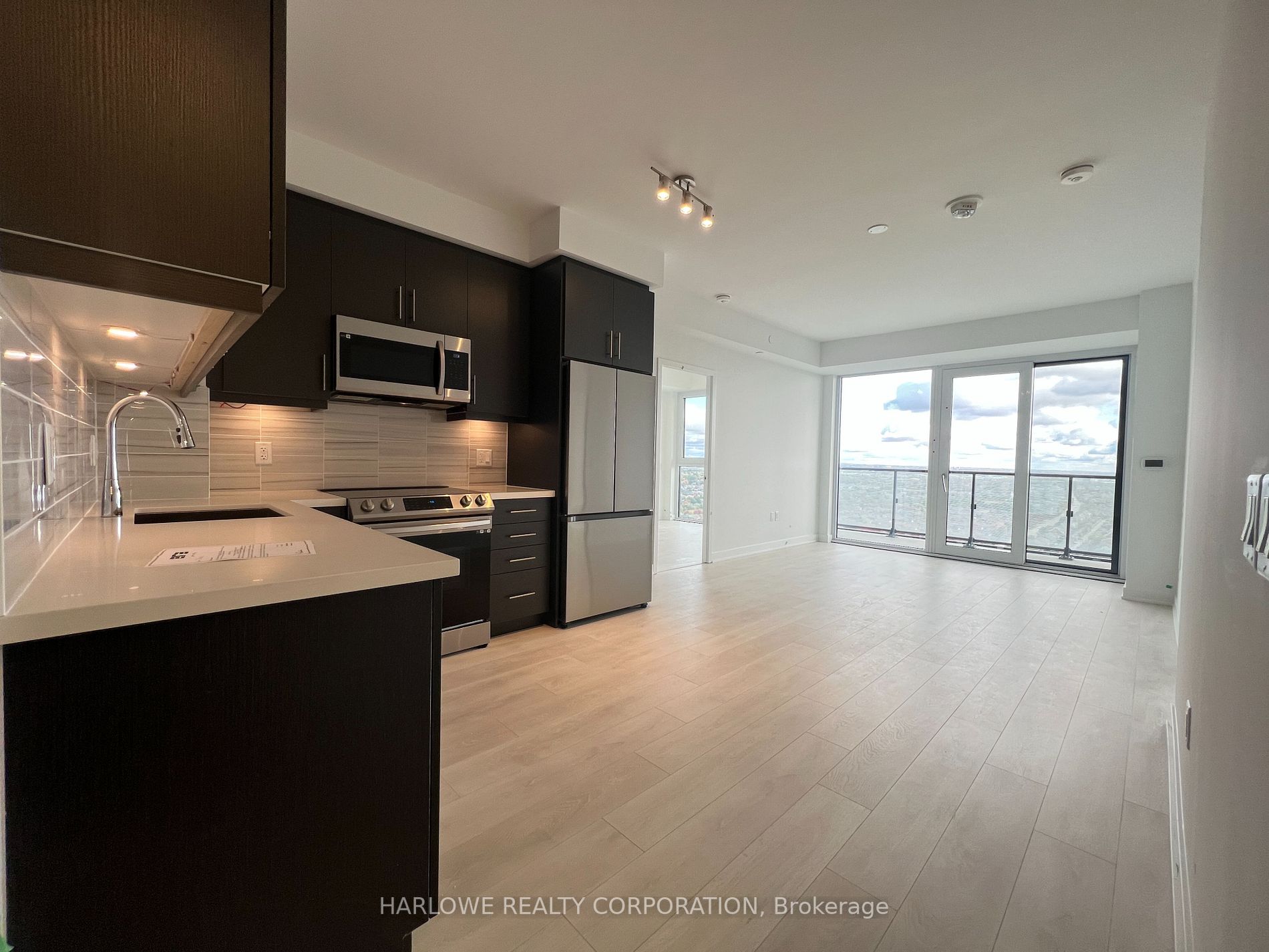 105 Oneida Crescent, #2706