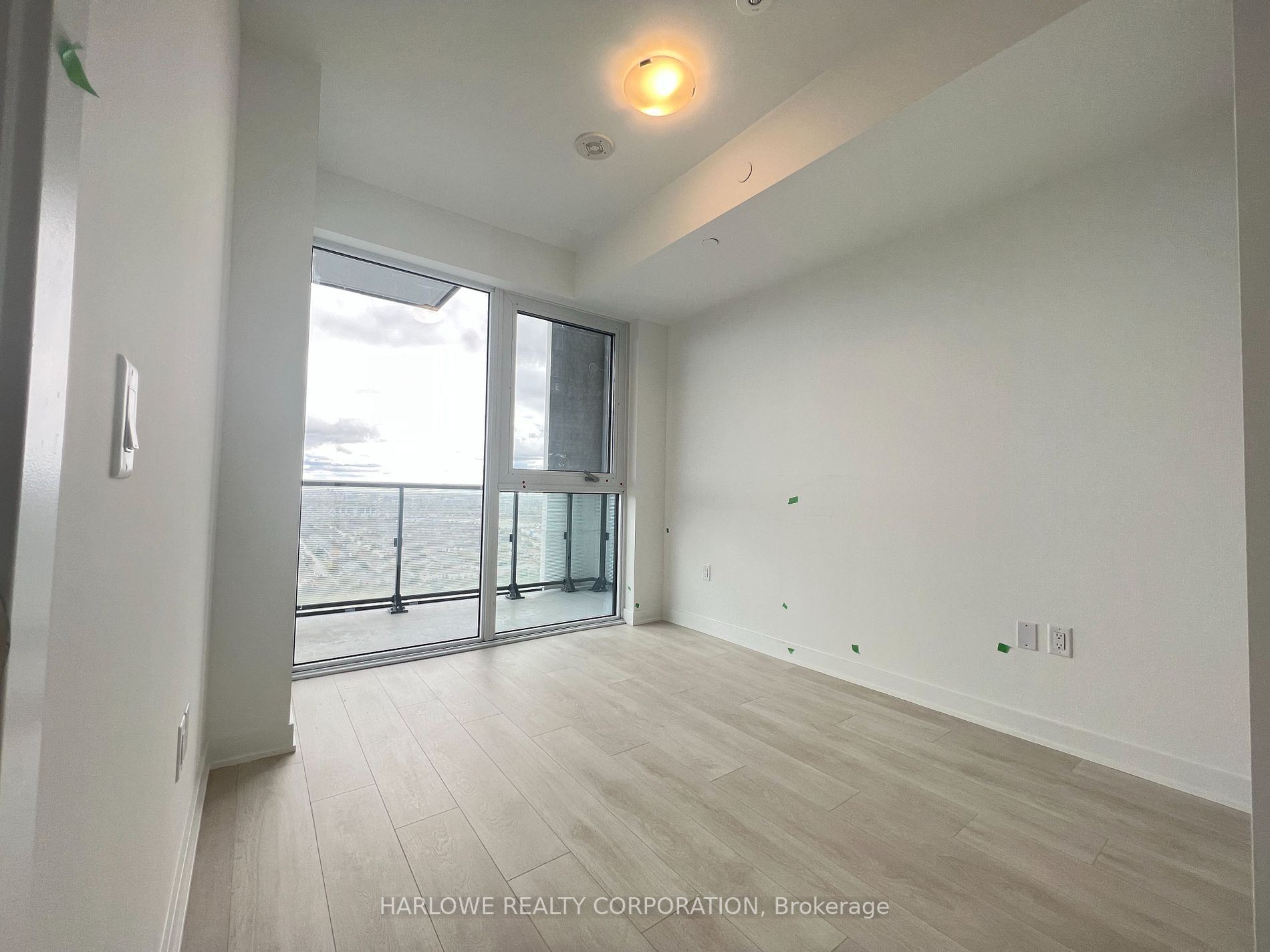 105 Oneida Crescent, #2706