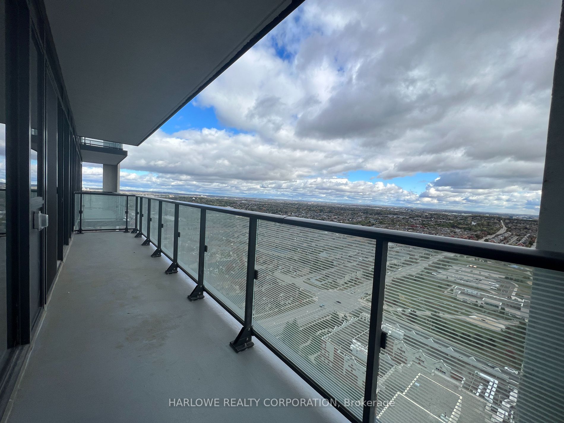 105 Oneida Crescent, #2706