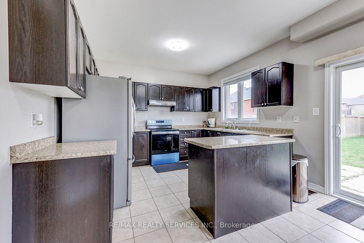2179 Dawson Crescent