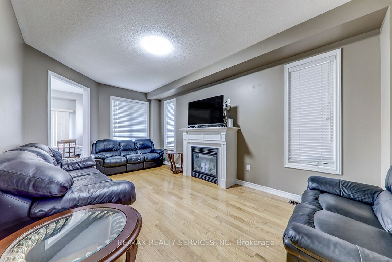2179 Dawson Crescent