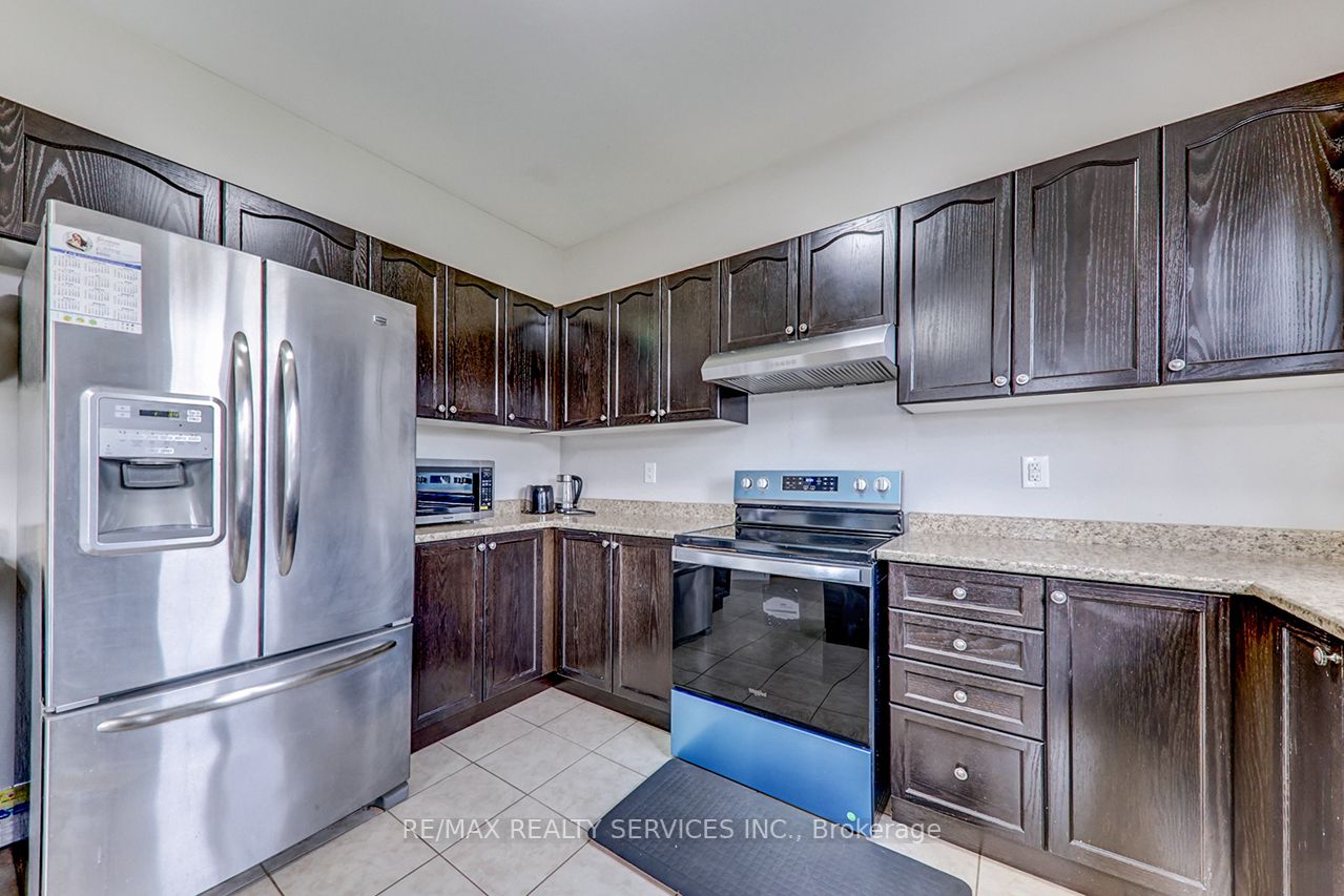 2179 Dawson Crescent