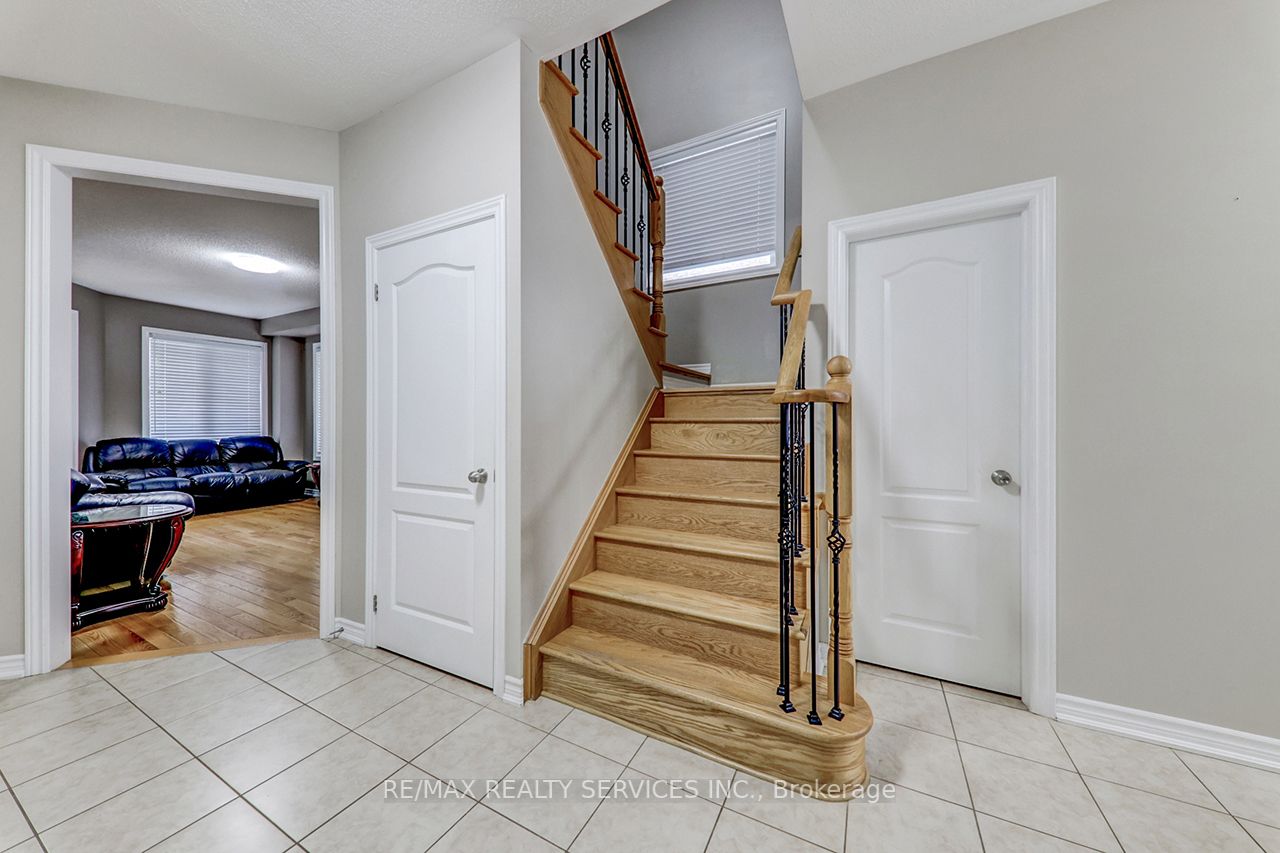2179 Dawson Crescent