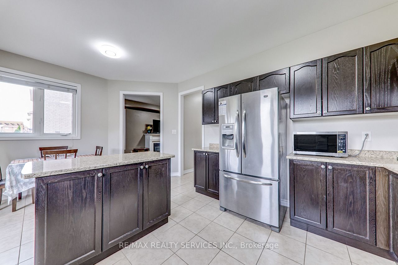2179 Dawson Crescent