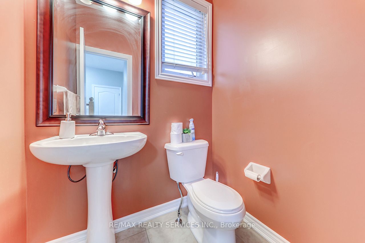 2179 Dawson Crescent