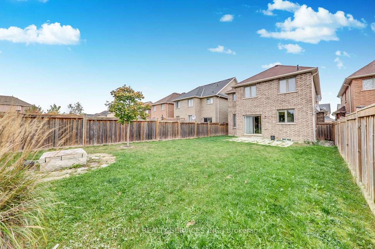 2179 Dawson Crescent