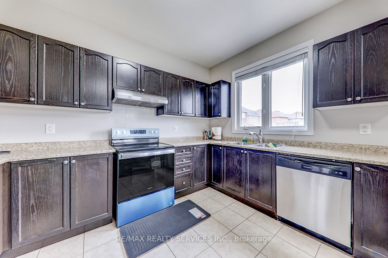2179 Dawson Crescent