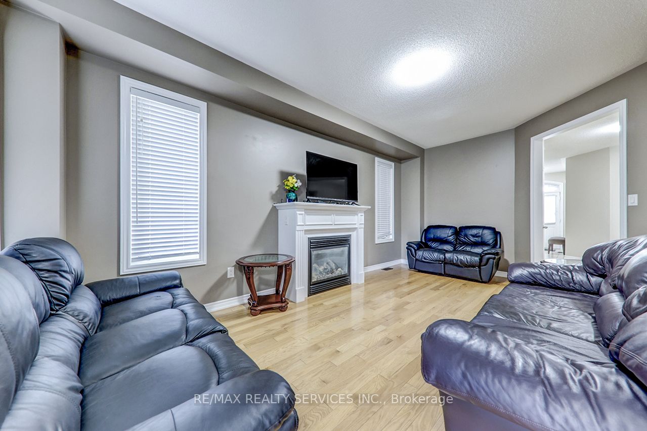 2179 Dawson Crescent
