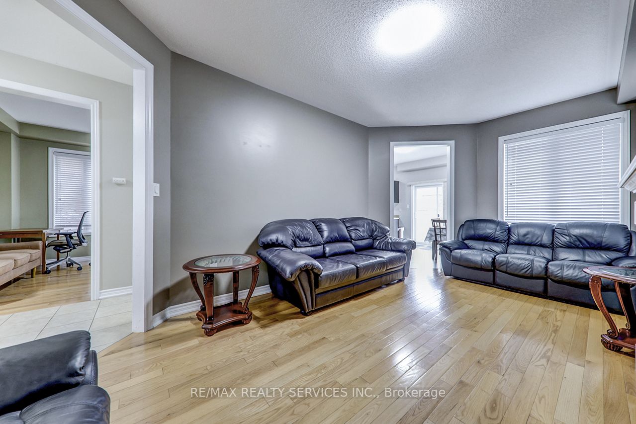 2179 Dawson Crescent