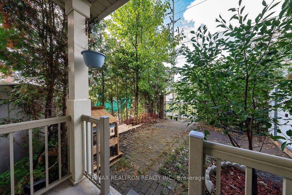 10 Old Colony Road, #22