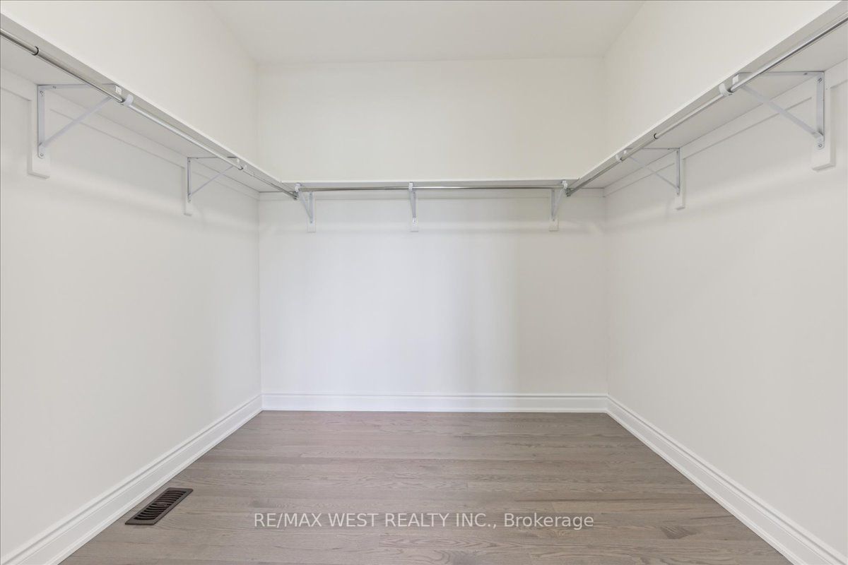 32 Plank Rd