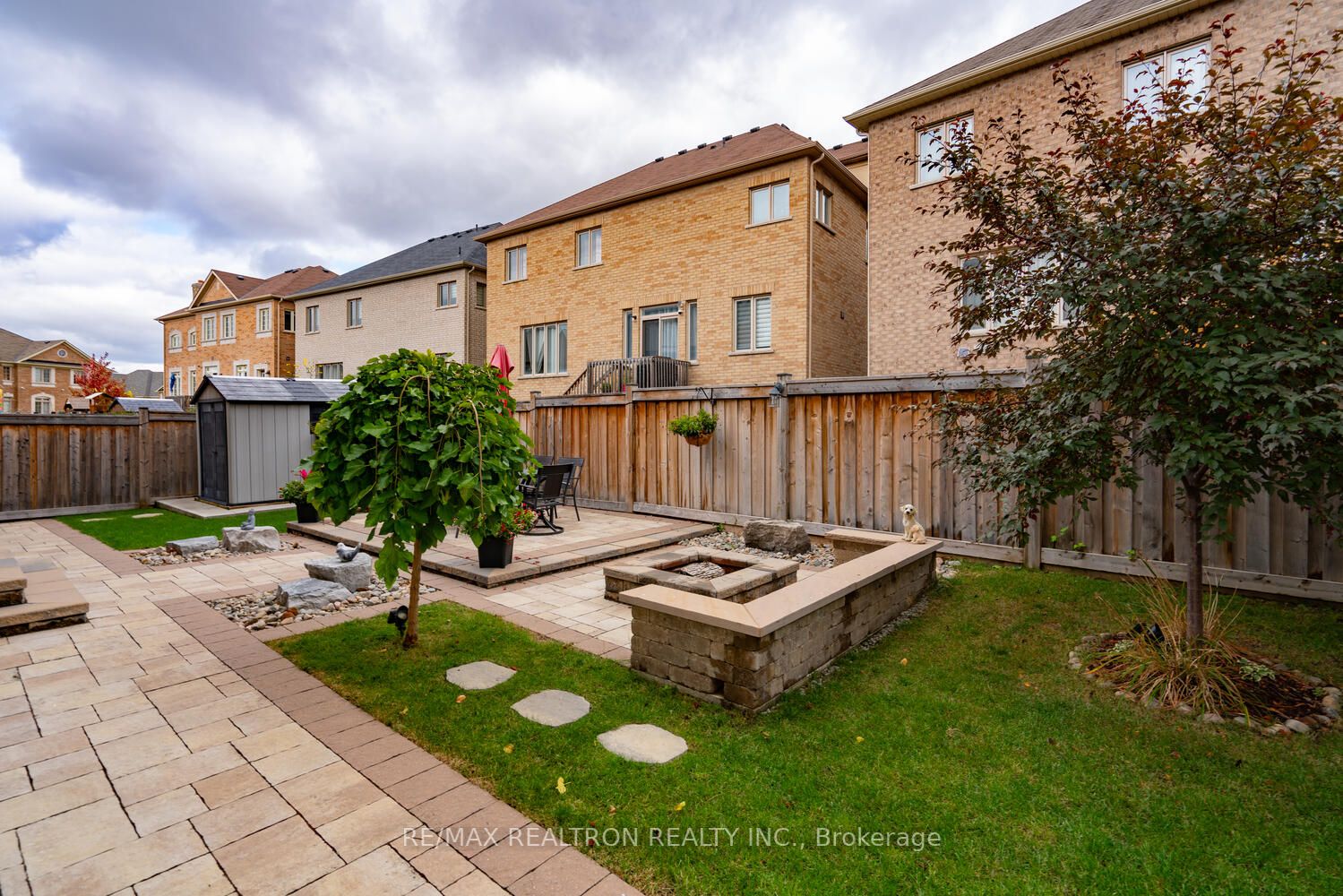 923 Goring Circ