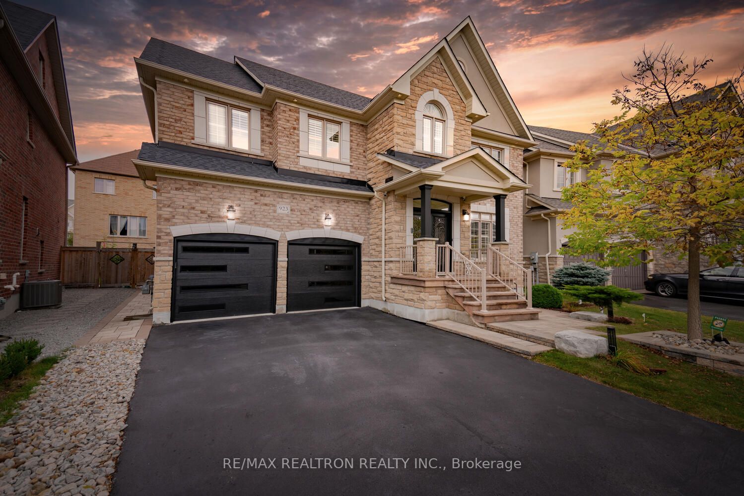 923 Goring Circ