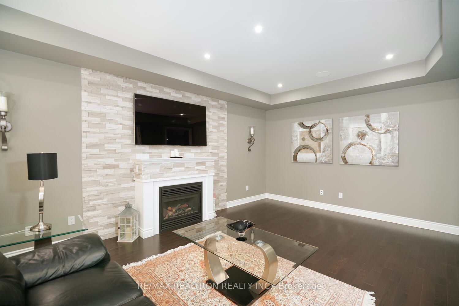 923 Goring Circ