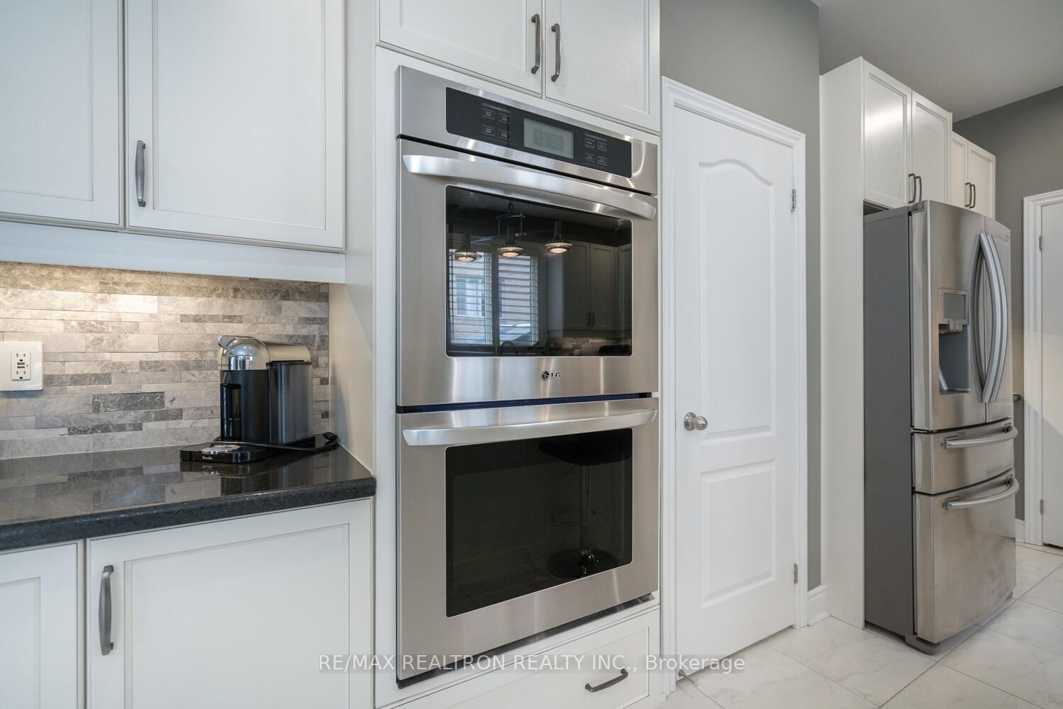 923 Goring Circ