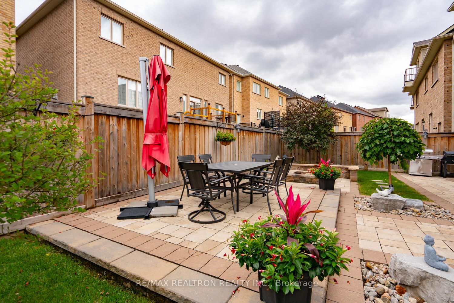 923 Goring Circ