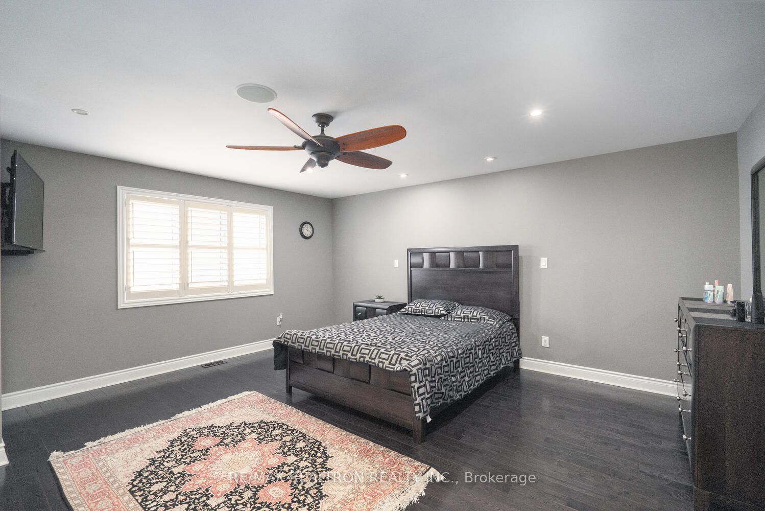 923 Goring Circ