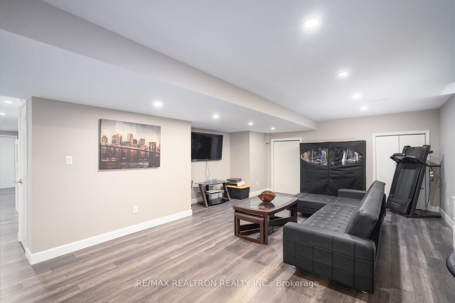 923 Goring Circ