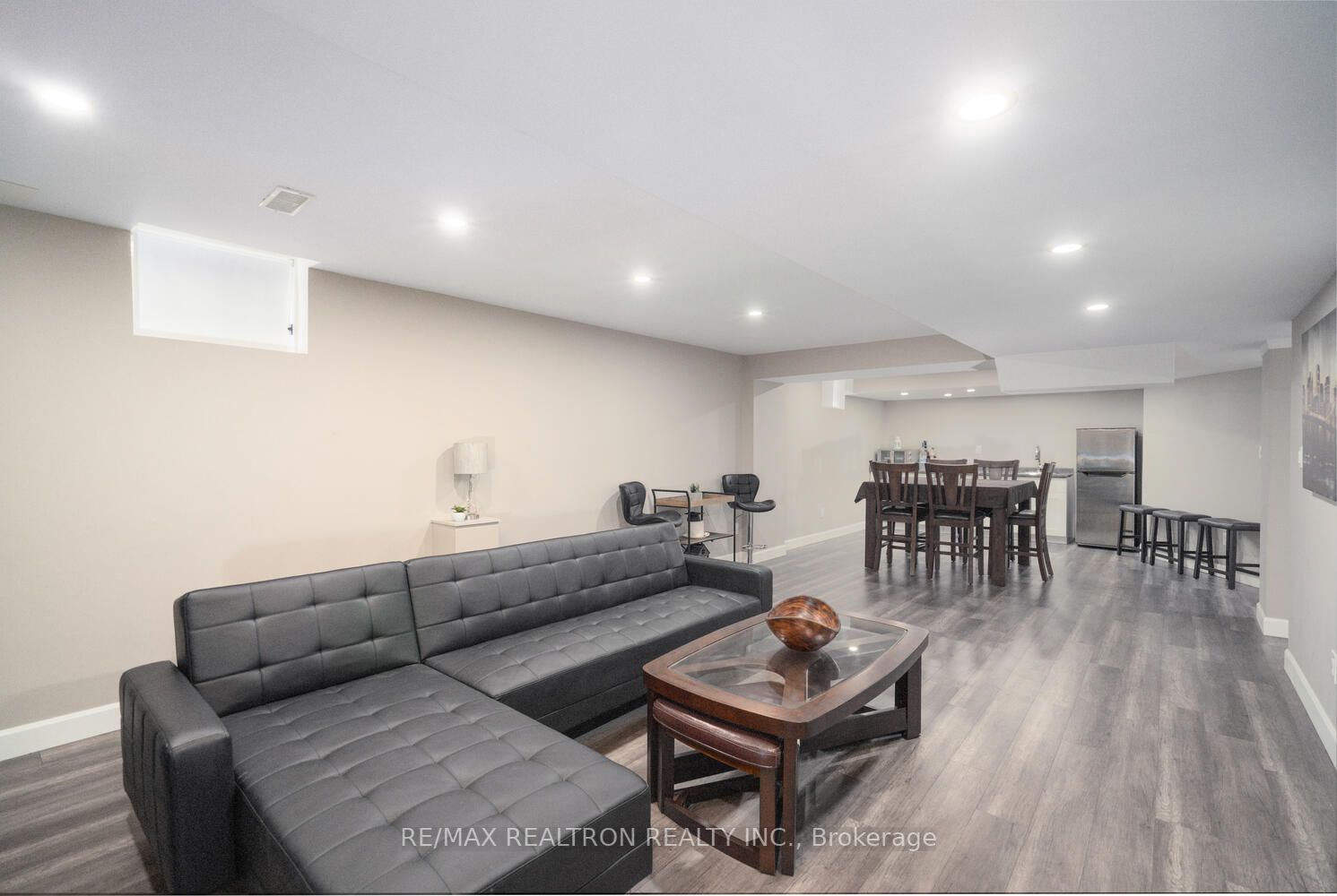 923 Goring Circ