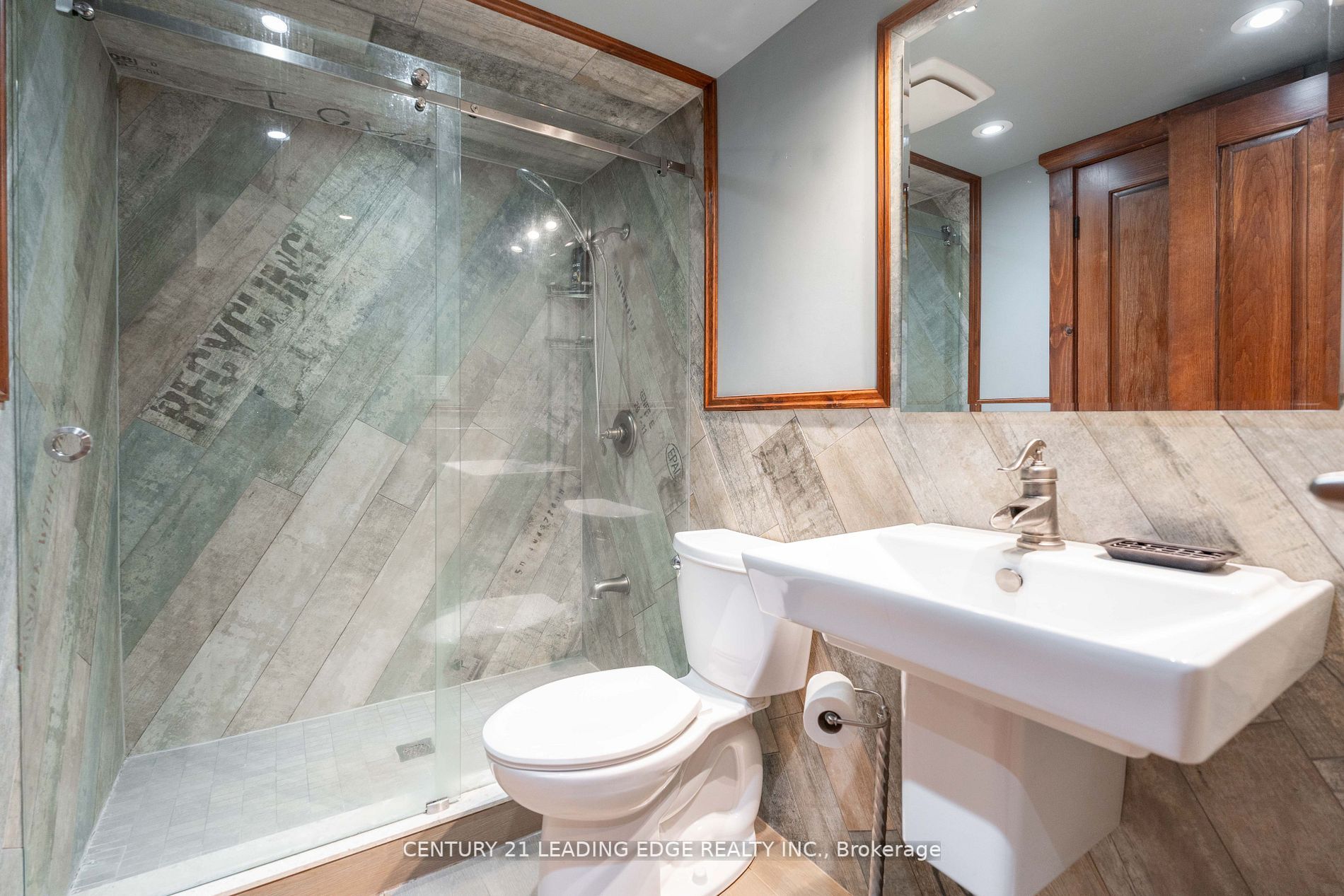 10 Lapier St