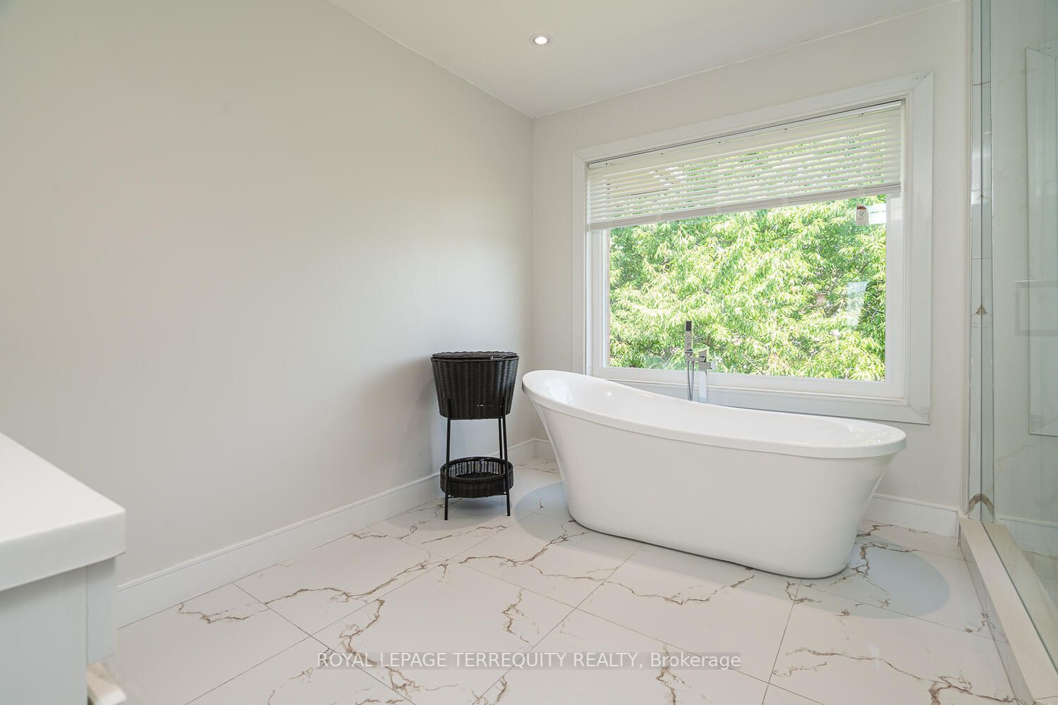 14 Lynngrove Cres