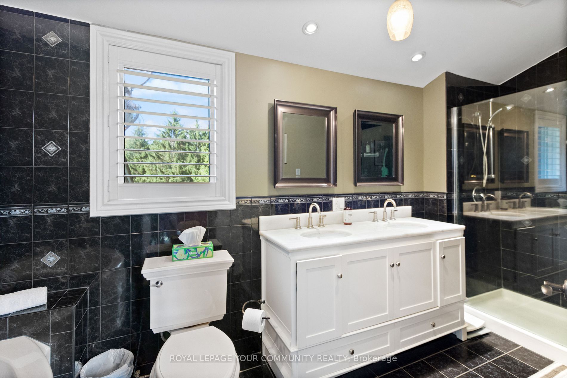 6 Silver Spring Cres