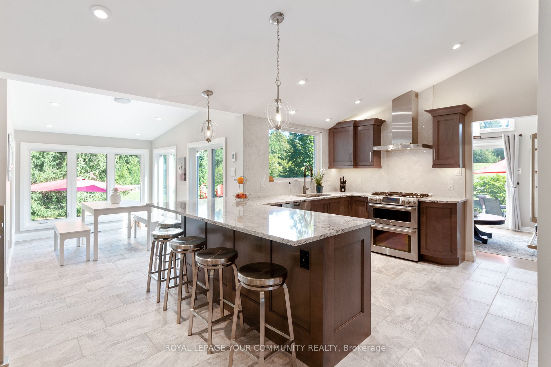 6 Silver Spring Cres