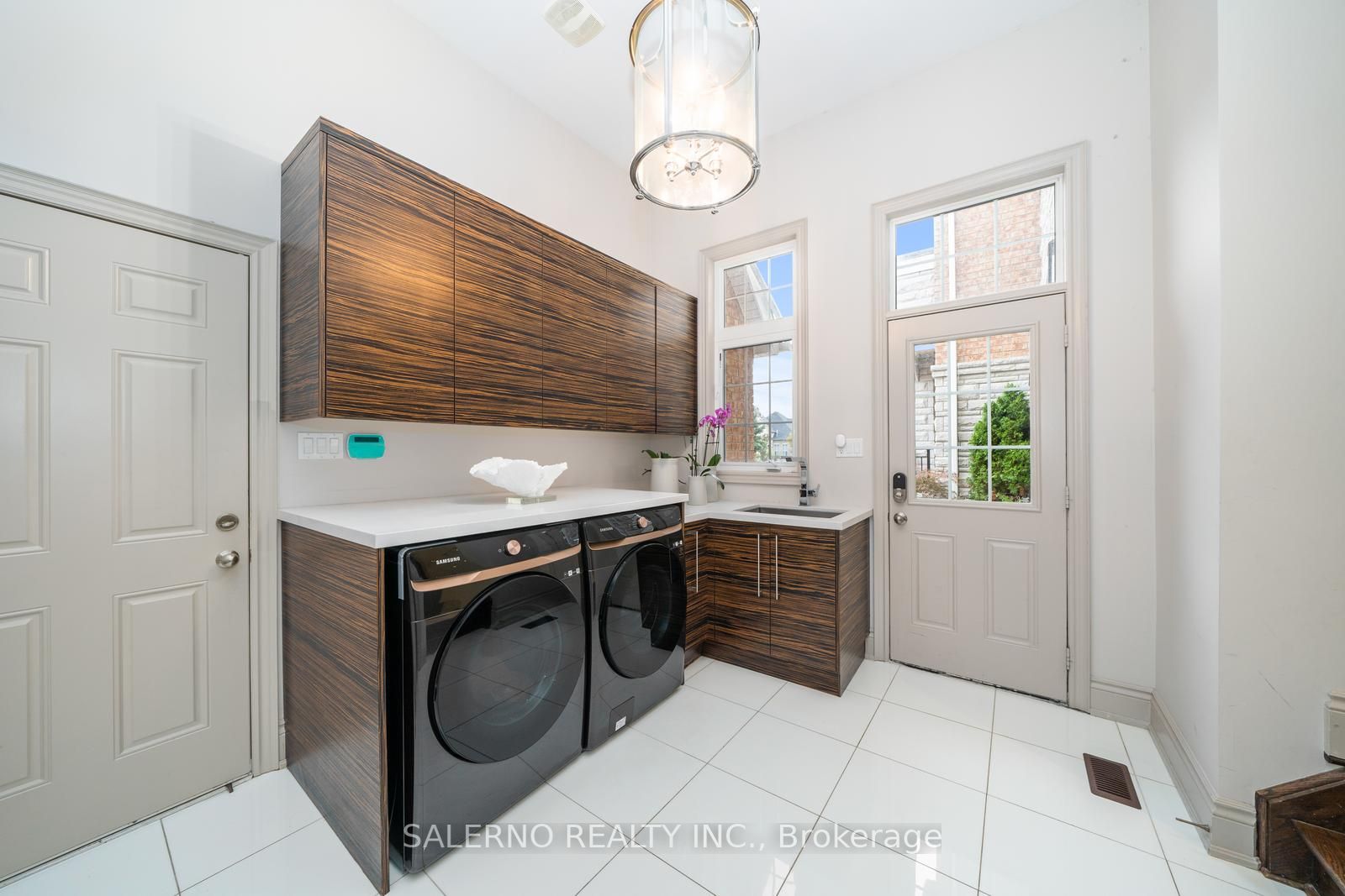 211 Grand Vellore Cres, #Upper