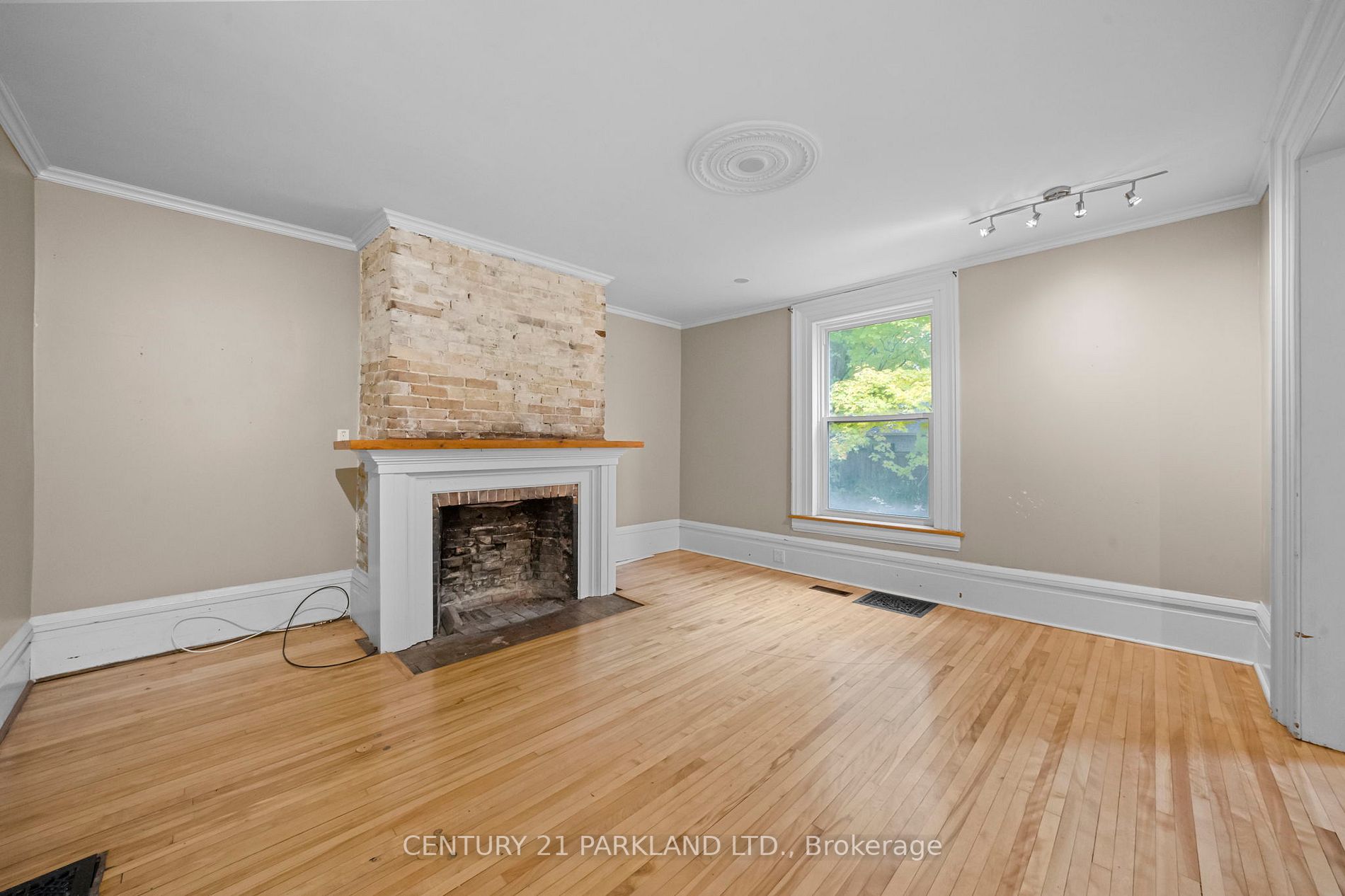 75 Main St S